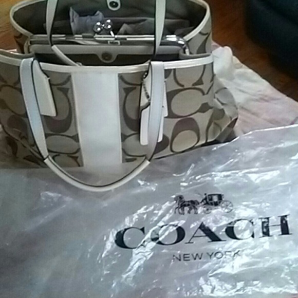 Coach purse - Picture 5 of 7